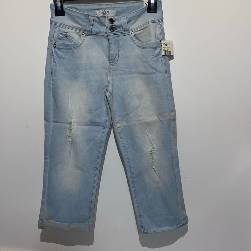 YMI Wanna Betta Butt Distressed Light Wash Cropped Jeans Size 6 C107666 Capris